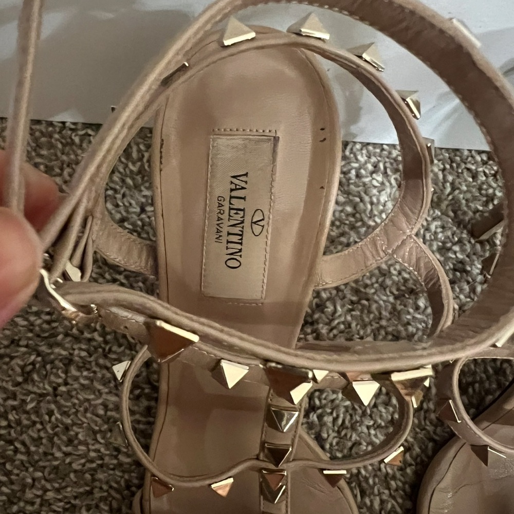 Valentino Garavani Cream Rockstud Sandals